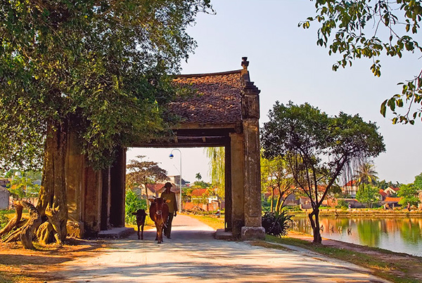 Gate of Duong Lam ancient village